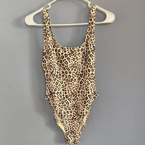 SKIMS Signature Swim Scoop Neck One Piece - Picture 4 of 10